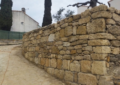 CRÉATION D'UN MUR EN PIERRES SÈCHES CRÉATION D'UN MUR EN PIERRES SÈCHES