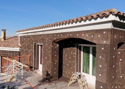 Isolation en liège des murs extérieurs d'une maison 