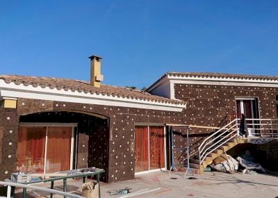 Isolation en liège des murs extérieurs d'une maison 